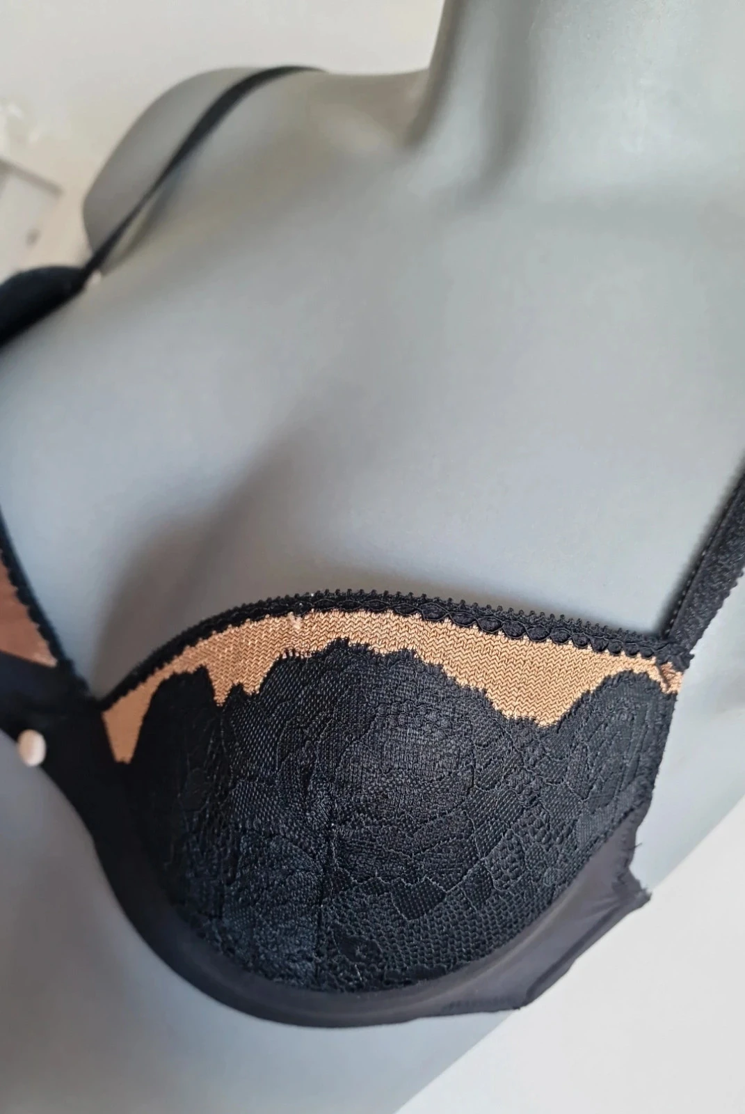 Pomm'Poire kanten beha zwart & nude 90C – Zeer weinig gedragen – photo 3